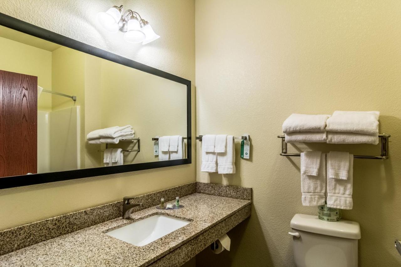 Cobblestone Hotel & Suites - Torrington Ngoại thất bức ảnh