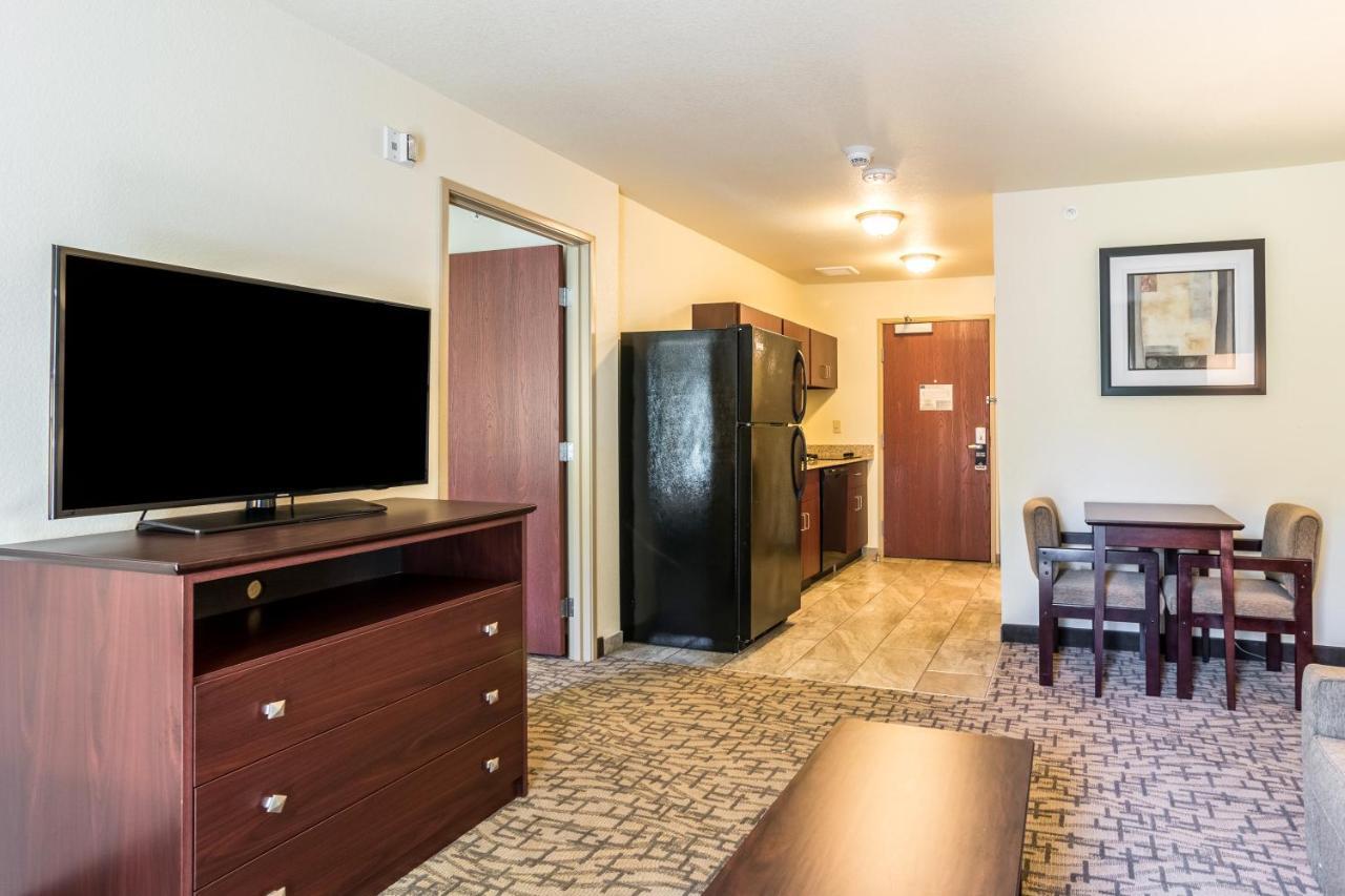 Cobblestone Hotel & Suites - Torrington Ngoại thất bức ảnh