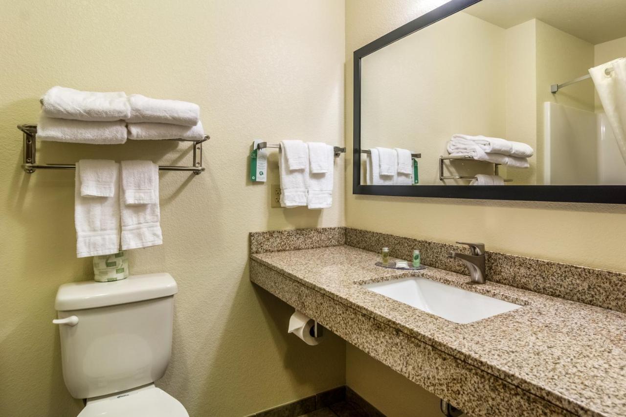 Cobblestone Hotel & Suites - Torrington Ngoại thất bức ảnh