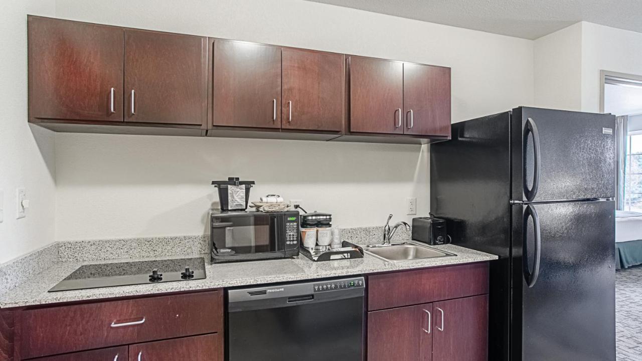 Cobblestone Hotel & Suites - Torrington Ngoại thất bức ảnh