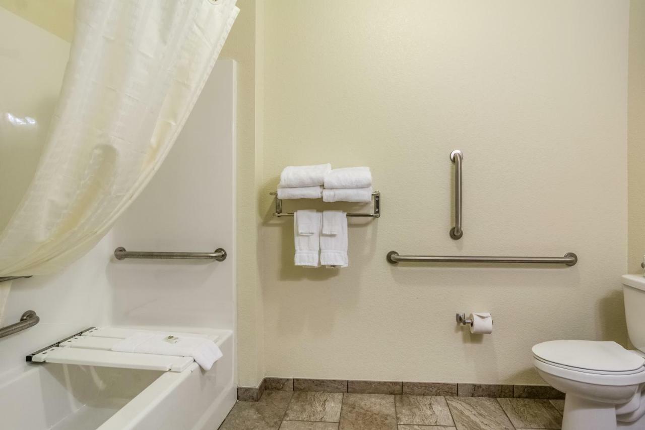 Cobblestone Hotel & Suites - Torrington Ngoại thất bức ảnh