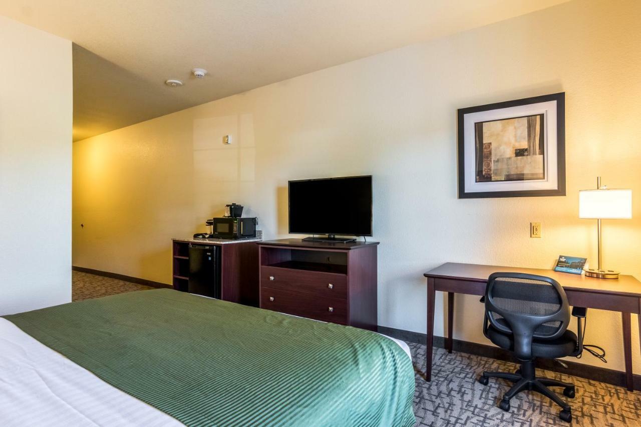 Cobblestone Hotel & Suites - Torrington Ngoại thất bức ảnh