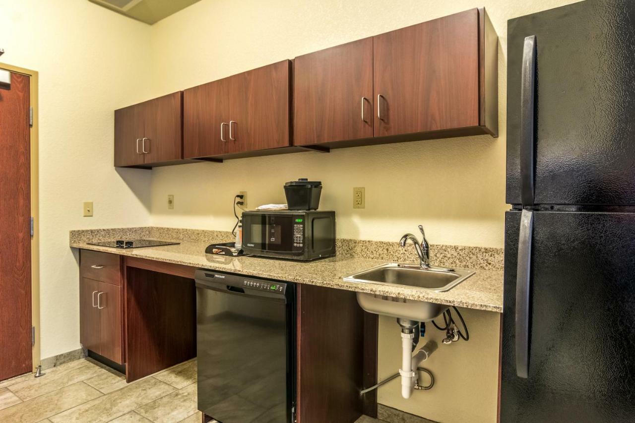 Cobblestone Hotel & Suites - Torrington Ngoại thất bức ảnh